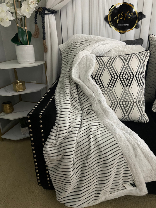 BLACK AND WHITE SOFT THROW BLANKET